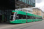 Be 6/8 Flexity 5026, auf der Linie 6, verlässt am 23.02.2026 die Haltestelle Gewerbeschule. Aufnahme Basel.