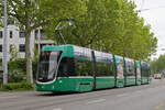 Be 6/8 Flexity 5005, auf der wegen einer Baustelle umgeleiteten Linie 3, fährt am 04.05.2026 zur Haltestelle Schützenhaus. Aufnahme Basel.
