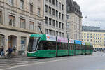 Be 6/8 Flexity 5018, auf der Linie 1, f�hrt am 08.12.2025 zur Haltestelle Markthalle. Aufnahme Basel.