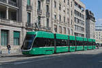 Be 6/8 Flexity 5044, auf der Linie 2, f�hrt am 23.03.2026 zur Haltestelle Markthalle.