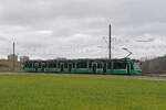 Be 6/8 Combino 319, auf der Linie 14, f�hrt am 08.12.2025 zur Haltestelle Lachmatt. Aufnahme Pratteln.