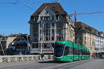 Be 6/8 Flexity 5019, auf der Linie 6, �berquert am 07.04.2026 die Mittlere Rheinbr�cke. Aufnahme Basel.