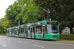 Be 6/8 Combino 323 mit der Werbung f�r 20 Jahre Tattoo in Basel, auf der Linie 8, f�hrt am 18.05.2026 zur Haltestelle am Aeschenplatz. Aufnahme Basel.