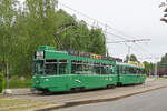 Be 4/4 498 zusammen mit dem B4S 1456, auf der Linie 15, wartet am 04.05.2026 an der Endstation auf dem Bruderholz. Aufnahme Basel.