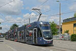 Be 6/8 Flexity 5009 mit der Werbung f�r einen Pferdeanlass im St. Jakob, auf der Linie 3, f�hrt am 01.06.2026 zur Endstation in Birsfelden.