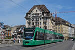 Be 6/8 Combino 324, auf der Linie 14, �berquert am 27.04.2026 die Mittlere Rheinbr�cke. Aufnahme Basel.