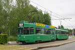 Be 4/4 486 zusammen mit dem B4S 1486, auf der Linie 15, wartet am 04.05.2026 an der Endstation auf dem Bruderholz. Aufnahme Basel.
