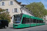 Be 6/8 Combino 303, auf der Linie 8, f�hrt am 27.04.2026 den Steinenberg hinunter zur Haltestelle Barf�sserplatz. Aufnahme Basel.