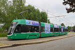 Be 4/6 Flexity 6012, auf der Linie 15, wartet am 04.05.2026 an der Endstation auf dem Bruderholz. Aufnahme Basel.
