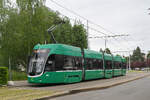 Be 4/6 Flexity 6006, auf der Linie 15, wartet am 04.05.2026 an der Endstation auf dem Bruderholz. Aufnahme Basel.