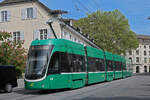 Be 6/8 Flexity 5015, auf der Linie 8, f�hrt am 27.04.2026 den Steinenberg hinunter zur Haltestelle Barf�sserplatz. Aufnahme Basel.