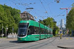 Be 6/8 Flexity 5025, auf der wegen einer Baustelle umgeleiteten Linie 3, f�hrt am 27.04.2026 zur Haltestelle am Bahnhof SBB. Aufnahme Basel.