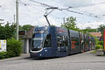 Be 6/8 Flexity 5009 mit der Werbung f�r einen Pferdeanlass im St. Jakob, auf der Linie 3, wartet am 01.06.2026 an der Endstation in Birsfelden.