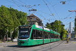 Be 6/8 Combino 322, auf der Linie 8, f�hrt am 27.04.2026 zur Haltestelle am Bahnhof SBB. Aufnahme Basel.