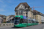 Be 6/8 Flexity 5027, auf der Linie 14, �berquert am 27.04.2026 die Mittlere Rheinbr�cke.