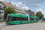 Be 6/8 Flexity 5025, auf der wegen einer Baustelle umgeleiteten Linie 6, verl�sst am 01.06.2026 die Haltestelle ZOO Bachletten. Aufnahme Basel.