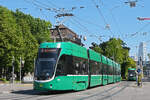Be 6/8 Flexity 5014, auf der wegen einer Baustelle umgeleiteten Linie 3, f�hrt am 27.04.2026 zur Haltestelle am Bahnhof SBB. Aufnahme Basel.