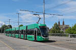 Be 6/8 Flexity 5032, auf der Linie 2, �berquert am 06.07.2026 die Wettsteinbr�cke Richtung Haltestelle Wettsteinplatz. Aufnahme Basel.