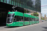 Be 6/8 Flexity 5012, auf der wegen der Grossbaustelle am Marktplatz verk�rzten Linie 6, f�hrt am 06.07.2026 zur Haltestelle Messeplatz. Aufnahme Basel.