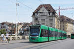 Be 6/8 Combino 325, auf der wegen der Grossbaustelle am Marktplatz verk�rzten Linie 6, �berquert am 13.07.2026 die Mittlere Rheinbr�cke zur Endstation an der Schiffl�nde. Aufnahme Basel.