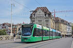 Be 6/8 Combino 320, auf der wegen der Grossbaustelle am Marktplatz verk�rzten Linie 6, �berquert am 13.07.2026 die Mittlere Rheinbr�cke zur Endstation an der Schiffl�nde. Aufnahme Basel.