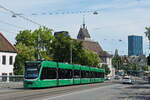 Be 6/8 Combino 317, auf der wegen der Grossbaustelle am Marktplatz umgeleiteten Linie 8, �berquert am 13.07.2026 die Wettsteinbr�cke Richtung Haltestelle Kunstmuseum. Aufnahme Basel.