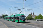 Be 6/8 Flexity 5030, auf der wegen der Grossbaustelle am Marktplatz umgeleiteten Linie 8, �berquert am 13.07.2026 die Wettsteinbr�cke Richtung Haltestelle Wettsteinplatz. Aufnahme Basel. 
