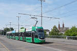 Be 6/8 Flexity 5018, auf der Linie 2, �berquert am 13.07.2026 die Wettsteinbr�cke Richtung Haltestelle Wettsteinplatz. Aufnahme Basel.