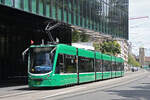 Be 6/8 Combino 316, auf der wegen der Grossbaustelle am Marktplatz verk�rzten Linie 6, f�hrt am 06.07.2026 zur Haltestelle Messeplatz.