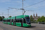 Be 4/6 Flexity 6011, auf der Linie 2, �berquert am 13.07.2026 die Wettsteinbr�cke Richtung Haltestelle Wettsteinplatz. Aufnahme Basel.