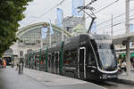 Be 6/8 Flexity 5010 mit der Elektrolux Werbung, auf der Linie 1, wartet an der Endstation am Bahnhof SBB. Aufnahme Basel.