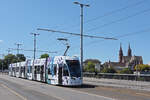 Be 6/8 Flexity 5011 mit der Werbung f�r einen Pferdeanlass, auf der Linie 2, �berquert am 19.08.2026 die Wettsteinbr�cke Richtung Haltestelle Wettsteinplatz. Aufnahme Basel.