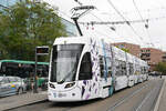 Be 6/8 Flexity 5011 mit der Werbung f�r einen Pferdeanlass, auf der wegen der Grossbaustelle am Marktplatz umgeleiteten Linie 6, bedient am 17.08.2026 die Haltestelle Markthalle. Aufnahme Basel.