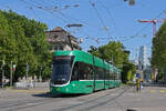 Be 6/8 Flexity 5034, auf der Linie 8, f�hrt am 27.04.2026 zur Haltestelle am Bahnhof SBB. Aufnahme Basel.