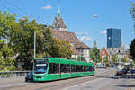 Be 6/8 Combino 324, auf der wegen der Grossbaustelle am Marktplatz umgeleiteten Linie 8, �berquert am 19.08.2026 die Wettsteinbr�cke Richtung Haltestelle Kunstmuseum. Aufnahme Basel.