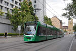 Be 6/8 Combino 322, auf der Linie 2, f�hrt am 10.08.2026 zur Haltestelle Gewerbeschule. Aufnahme Basel.