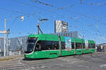 Be 4/6 Flexity 6017, auf der Linie 15, �berquert am 14.09.2026 die M�nchensteinerbr�cke.