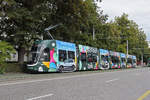 Be 6/8 Flexity 5037 mit der Werbung f�r Skoda Autos, auf der Linie 8, f�hrt am 21.09.2026 zur Haltestelle am Bahnhof SBB.