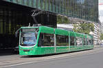 Be 6/8 Combino 325, auf der wegen der Grossbaustelle am Marktplatz verk�rzten Linie 6, f�hrt am 10.08.2026 zur Haltestelle Messeplatz.