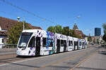 Be 6/8 Flexity 5011 mit der Werbung f�r einen Pferdeanlass, auf der Linie 2, �berquert am 19.08.2026 die Wettsteinbr�cke Richtung Haltestelle Wettsteinplatz. Aufnahme Basel.