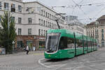 Be 6/8 Flexity 5044, auf der wegen einer Baustelle umgeleiteten Linie 3, verl�sst am 17.08.2026 die Haltestelle Markthalle.