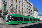 Be 6/8 Flexity 5013, auf der wegen einer Baustelle umgeleiteten Linie 6, f�hrt am 04.07.2026 zur Haltestelle Markthalle. Aufnahme Basel.