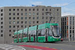 Be 4/6 Flexity 6012, auf der Linie 15, �berquert am 15.08.2026 die M�nchensteinerbr�cke Richtung Haltestelle Heiliggeistkirche. Aufnahme Basel.