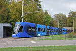 Be 6/8 Flexity 5006 mit der SANDOZ Werbung, auf der Linie 2, wartet am 13.10.2026 in der Schlaufe beim Eglisee. Aufnahme Basel.