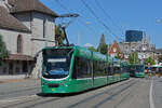 Be 6/8 Combino 307, auf der wegen der Grossbaustelle am Marktplatz umgeleiteten Linie 8, verl�sst am 19.08.2026 die Haltestelle Wettsteinplatz.