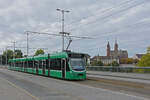 Be 6/8 Combino 308, auf der Linie 2, �berquert am 13.10.2026 die Wettsteinbr�cke Richtung Haltestelle Wettsteinplatz. Aufnahme Basel.