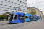 Be 6/8 Flexity 5006 mit der SANDOZ Werbung, auf der Linie 2, bedient am 13.10.2026 die Haltestelle Gewerbeschule.