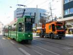 BVB - Be 4/8 670 unterwegs auf der Linie 15 Neben Mobi Dick   in der Stadt Basel am 19.03.2010
