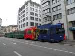 Bereits am Auffahrtstag gilt es Ernst fr das neue FCB Tram. Auf der Linie 14 bringt er die Fans zum Stadion. Die Aufnahme stammt vom 13.05.2010. 