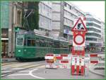 Be 4/4 463 + B4 am Aeschenplatz in Basel. (15.09.2010)